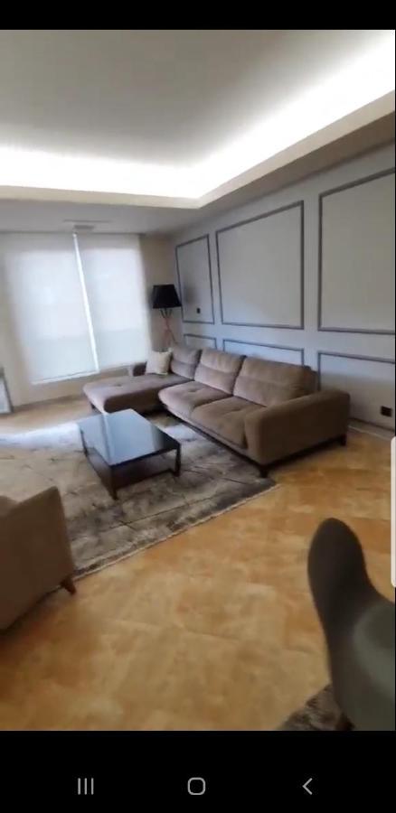 Sa Garaznim Mjestom Apartment